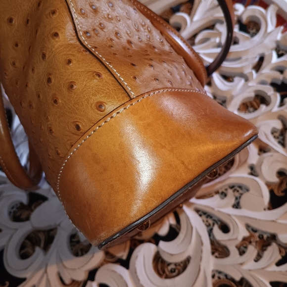 BEAUTIFUL! DOONEY & BOURKE OSTRICH EMBOSSED SHOULDER BAG - Picture 2 of 8